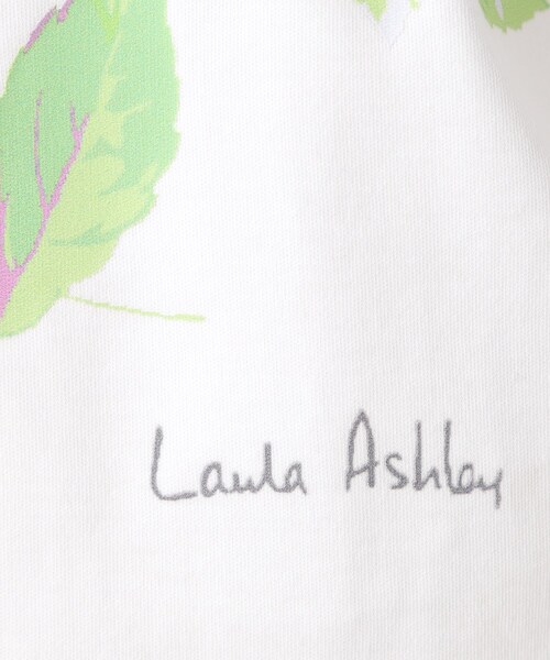 LAURA ASHLEY(ローラアシュレイ)の「【コットン100%/洗える】ハイドランジア柄Tシャツ(Tシャツ/カットソー・レディース・サックスブルー/オフホワイト/ネイビー・38/40)」の7枚目の写真