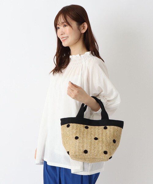 one'sterrace(ワンズテラス)の「ペーパー風ドット柄手提げバッグ(トートバッグ・レディース・ブラック系8/ベージュ系8・99)」の13枚目の写真