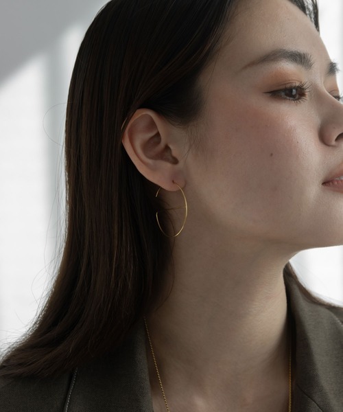 abaskdesign（アバスクデザイン）の「金属アレルギー対応 オープンサークルラインピアス（ピアス（両耳用）・レディース・ゴールド・FREE）」の2枚目の写真
