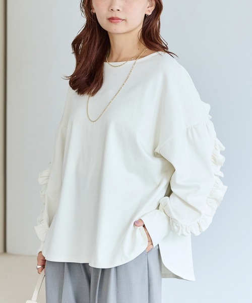 LAVEANGE(ラビアンジェ)の「フリル切替ポンチプルオーバー(Tシャツ/カットソー・レディース・ブラック/グレイッシュベージュ/オフホワイト・M/LL/3L/4L/5L)」の2枚目の写真