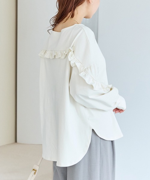 LAVEANGE(ラビアンジェ)の「フリル切替ポンチプルオーバー(Tシャツ/カットソー・レディース・ブラック/グレイッシュベージュ/オフホワイト・M/LL/3L/4L/5L)」の6枚目の写真