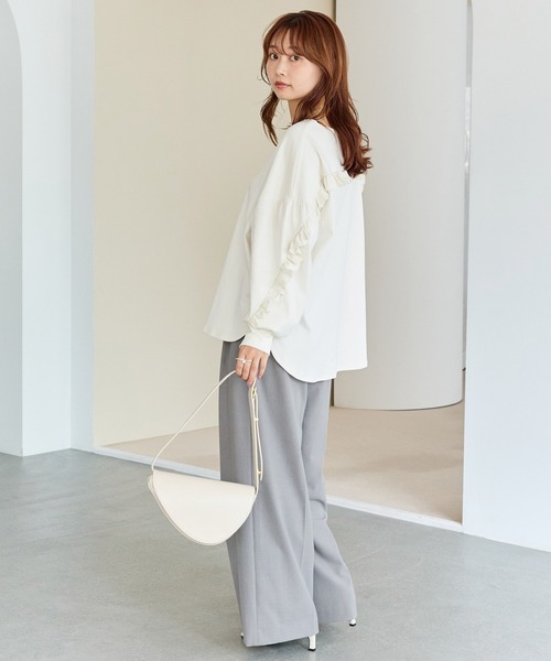 LAVEANGE(ラビアンジェ)の「フリル切替ポンチプルオーバー(Tシャツ/カットソー・レディース・ブラック/グレイッシュベージュ/オフホワイト・M/LL/3L/4L/5L)」の11枚目の写真