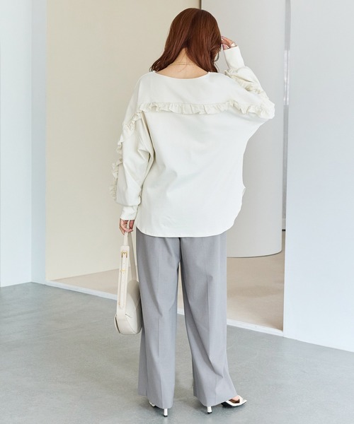 LAVEANGE(ラビアンジェ)の「フリル切替ポンチプルオーバー(Tシャツ/カットソー・レディース・ブラック/グレイッシュベージュ/オフホワイト・M/LL/3L/4L/5L)」の12枚目の写真