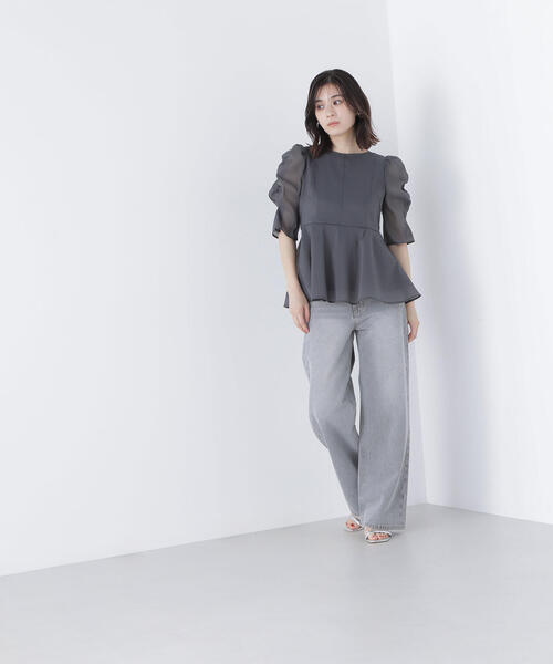 NATURAL BEAUTY BASIC（ナチュラルビューティーベーシック）の「◇シアーペプラムブラウス（シャツ/ブラウス・レディース・チャコールグレー/オフホワイト/ラベンダー/ライトグリーン・SMALL/MEDIUM）」の5枚目の写真