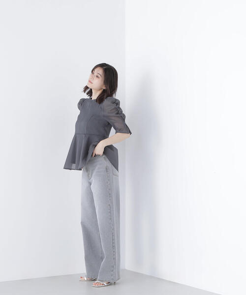 NATURAL BEAUTY BASIC（ナチュラルビューティーベーシック）の「◇シアーペプラムブラウス（シャツ/ブラウス・レディース・チャコールグレー/オフホワイト/ラベンダー/ライトグリーン・SMALL/MEDIUM）」の7枚目の写真