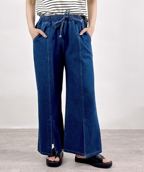 CLOTHY(クロシィ)の「【ラフに着れるイージーデニム】裾スリットクロップドワイドパンツ(デニムパンツ・レディース・ブラック/ブルー/ネイビー・MEDIUM)」の2枚目の写真