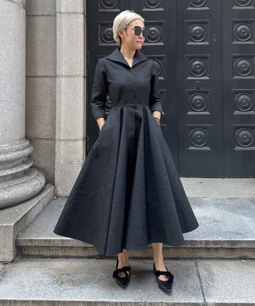 JENNE(ジェンヌ)の「ジャガードフィット&フレアワンピース(ワンピース・レディース・ブラック/ホワイト/ネイビー・SMALL/MEDIUM/LARGE/X-LARGE)」の4枚目の写真