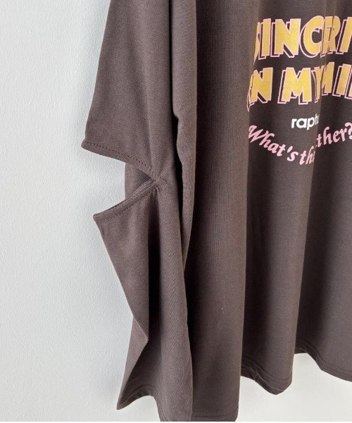 maison de LATIR(メゾンドラティール)の「ほどよい抜け感とこなれ感の大人カジュアルシャツ(Tシャツ/カットソー・レディース・ホワイト/ブラウン・FREE)」の15枚目の写真