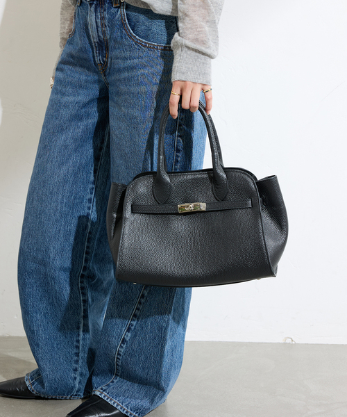 AULENTTI（オウレンティ）の「【AULENTTI/オウレンティ】バックルツキMINI BOSTON（ボストンバッグ・レディース・ブラック/ブラウン・FREE）」の3枚目の写真