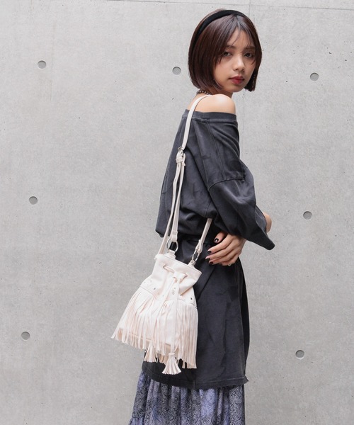 PAGEBOY（ページボーイ）の「スウェードフリンジキンチャク（ショルダーバッグ・レディース・ベージュ/オフホワイト・FREE）」の6枚目の写真