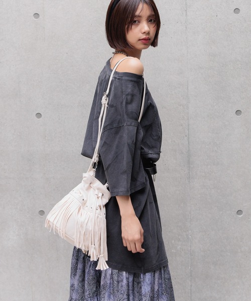 PAGEBOY（ページボーイ）の「スウェードフリンジキンチャク（ショルダーバッグ・レディース・ベージュ/オフホワイト・FREE）」の7枚目の写真