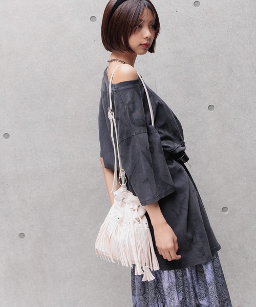 PAGEBOY（ページボーイ）の「スウェードフリンジキンチャク（ショルダーバッグ・レディース・ベージュ/オフホワイト・FREE）」の8枚目の写真