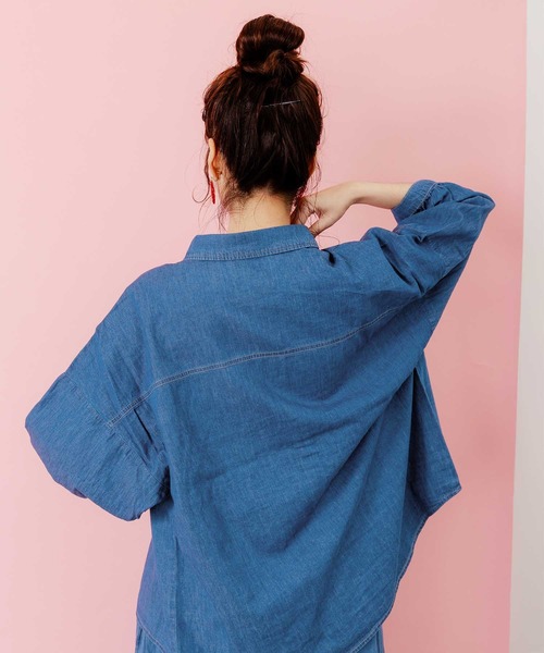 ScoLar（スカラー）の「151704-1：刺繍デニムシャツ（Tシャツ/カットソー・レディース・ブラック/ブルー・M/L）」の5枚目の写真