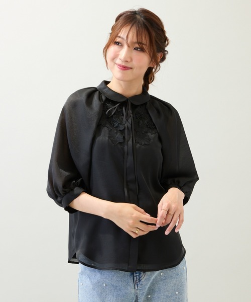 Rose Tiara(ローズティアラ)の「【手洗いOK】襟付きフラワーモチーフブラウス(シャツ/ブラウス・レディース・ブラック/ベージュ・38/42/46)」の7枚目の写真