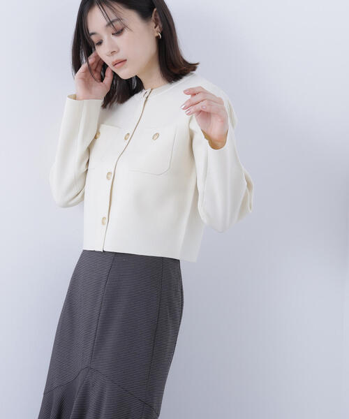 NATURAL BEAUTY BASIC（ナチュラルビューティーベーシック）の「◇エンブレムボタンニットジャケット（カーディガン/ボレロ・レディース・ブルー/ネイビー/イエロー/オフホワイト/キャメル・FREE）」の8枚目の写真