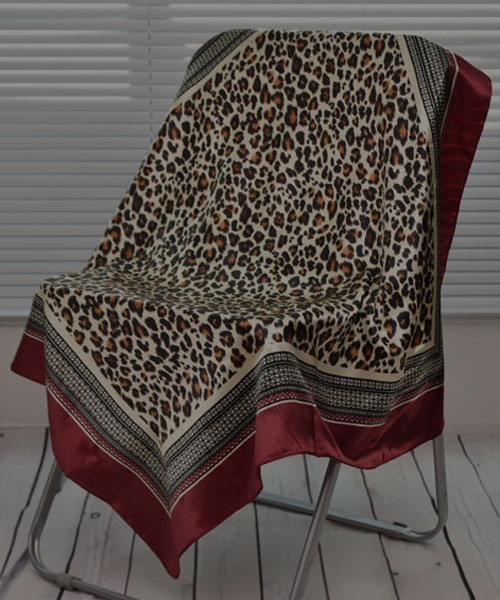 Mayree（メイリー）の「【resonance】シックデザイン シンプルカラー シルクタッチ 大判スカーフ【マルチウェイ】（バンダナ/スカーフ・レディース・その他4/その他5/その他3/その他2/その他1・FREE）」の2枚目の写真