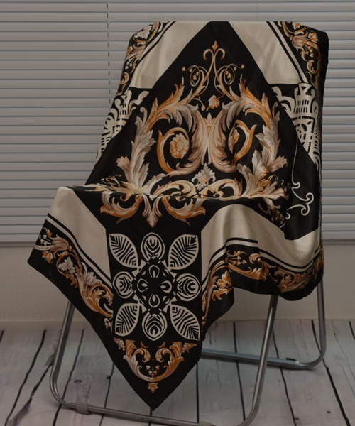 Mayree（メイリー）の「【resonance】シックデザイン シンプルカラー シルクタッチ 大判スカーフ【マルチウェイ】（バンダナ/スカーフ・レディース・その他4/その他5/その他3/その他2/その他1・FREE）」の3枚目の写真