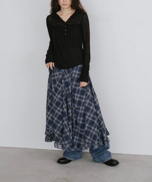 duei(デュイ)の「チェックフレアスカート(スカート・レディース・ブラック×ホワイト/ブルー・FREE)」の3枚目の写真