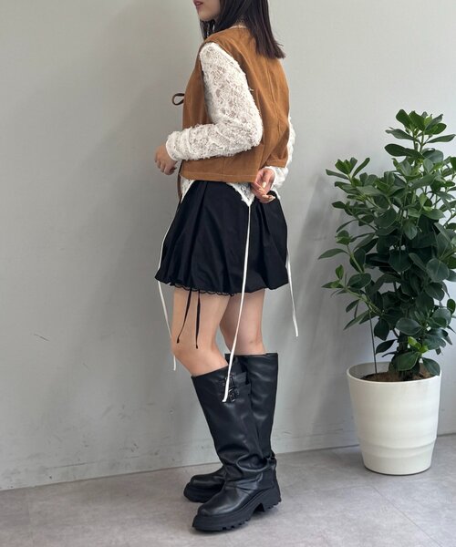 w closet（ダブルクローゼット）の「【25AW】レイヤードバルーンスカパン（スカート・レディース・オフホワイト/ブラック・FREE）」の4枚目の写真