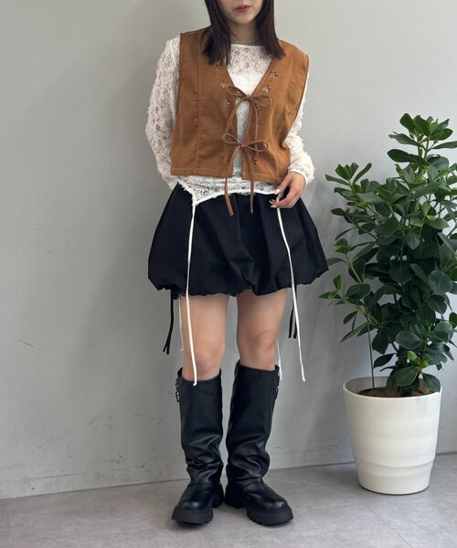 w closet（ダブルクローゼット）の「【25AW】レイヤードバルーンスカパン（スカート・レディース・オフホワイト/ブラック・FREE）」の5枚目の写真