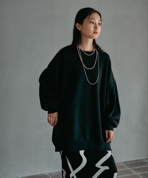 LEPSIM（レプシィム）の「袖タックボリュームチュニック　598255（スウェット・レディース・ピンク/チャコールグレー/ブラック/アイボリー/イエロー・FREE）」の3枚目の写真