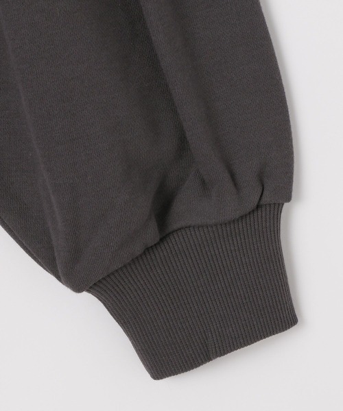 LEPSIM（レプシィム）の「袖タックボリュームチュニック　598255（スウェット・レディース・ピンク/チャコールグレー/ブラック/アイボリー/イエロー・FREE）」の9枚目の写真