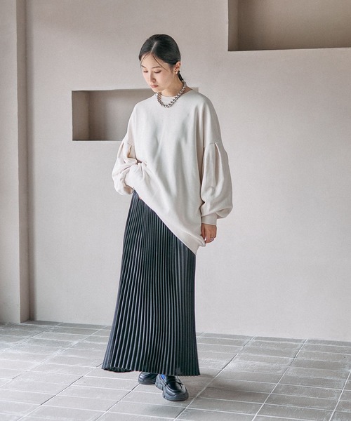 LEPSIM（レプシィム）の「袖タックボリュームチュニック　598255（スウェット・レディース・ピンク/チャコールグレー/ブラック/アイボリー/イエロー・FREE）」の17枚目の写真