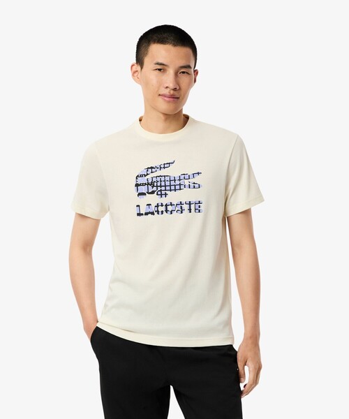 LACOSTE(ラコステ)の「『ダニール・メドベージェフ』ラケットレイヤードグラフィックプリントTシャツ(Tシャツ/カットソー・メンズ・オフホワイト/ネイビー・3/4/5)」の1枚目の写真