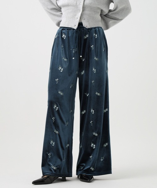 BAYFLOW（ベイフロー）の「[柔らかな穿き心地]ベロアワイドパンツ（その他パンツ・レディース・ブルー/ブラック/レッド・FREE）」の13枚目の写真