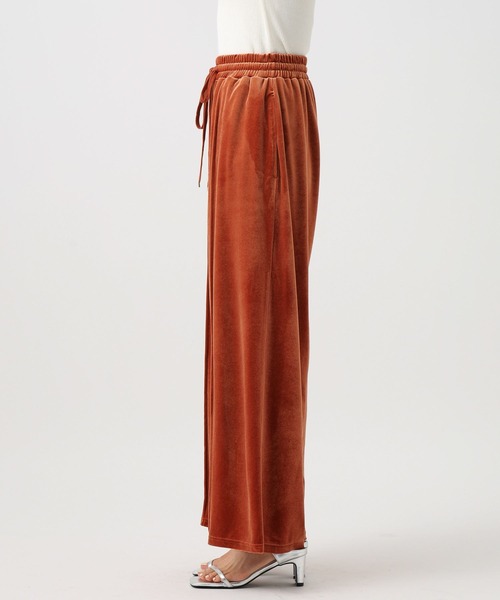 BAYFLOW（ベイフロー）の「[柔らかな穿き心地]ベロアワイドパンツ（その他パンツ・レディース・ブルー/ブラック/レッド・FREE）」の15枚目の写真