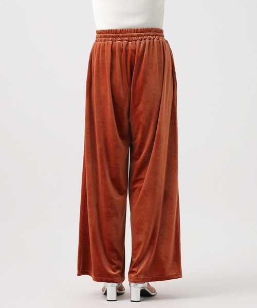 BAYFLOW（ベイフロー）の「[柔らかな穿き心地]ベロアワイドパンツ（その他パンツ・レディース・ブルー/ブラック/レッド・FREE）」の16枚目の写真