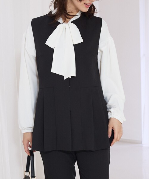 abahouse mavie（アバハウスマヴィ）の「【エニデイカセット】タック切り替えジレ/セミオケ/きれいめ/レイヤード/ベスト/シーズンレス（ベスト・レディース・ダークネイビー/ブラック/グレイッシュベージュ・36/38）」の2枚目の写真