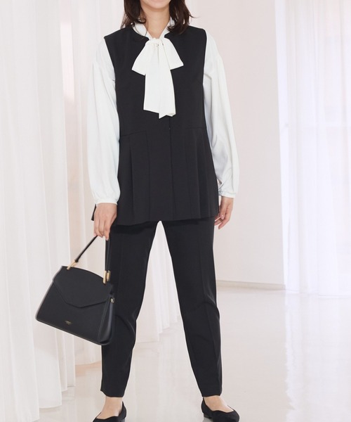 abahouse mavie（アバハウスマヴィ）の「【エニデイカセット】タック切り替えジレ/セミオケ/きれいめ/レイヤード/ベスト/シーズンレス（ベスト・レディース・ダークネイビー/ブラック/グレイッシュベージュ・36/38）」の4枚目の写真