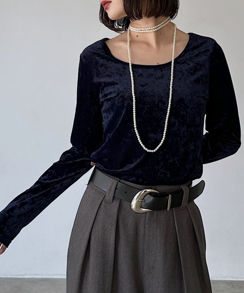 PAGEBOY（ページボーイ）の「ベロア2WAYトップス(長袖) 【前後２WAY使用】（Tシャツ/カットソー・レディース・オフホワイト/ブラック/レッド/ネイビー/マスタード・FREE）」の4枚目の写真