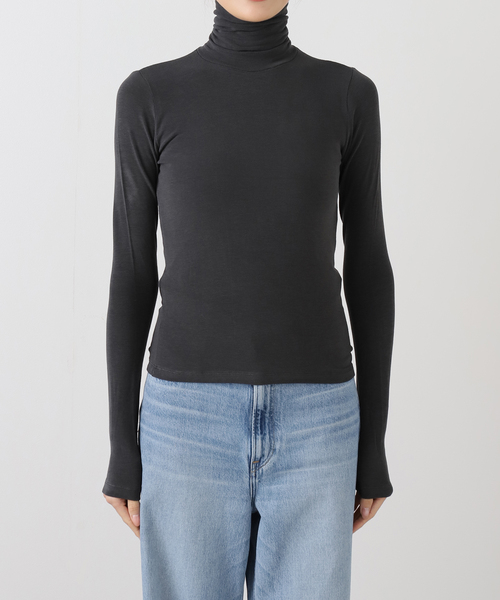 La TOTALITE(ラトータリテ)の「【洗える】Le / ル ロールネックトップ(Tシャツ/カットソー・レディース・アイボリー/チャコールグレー・FREE)」の9枚目の写真