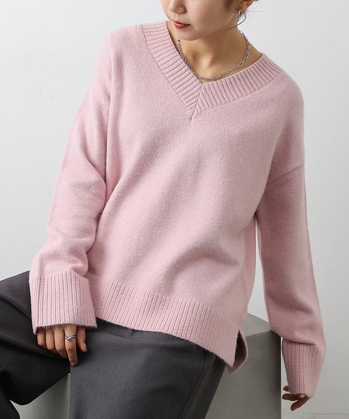 COLONY 2139（コロニートゥーワンスリーナイン）の「ゆるふわVネックニット（ニット/セーター・レディース・ブラック/サックスブルー/オフホワイト/グレー/ベージュ/バーガンディー/チャコールグレー/ピンク・FREE）」の7枚目の写真