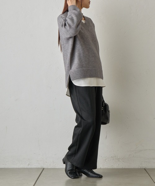 COLONY 2139（コロニートゥーワンスリーナイン）の「ゆるふわVネックニット（ニット/セーター・レディース・ブラック/サックスブルー/オフホワイト/グレー/ベージュ/バーガンディー/チャコールグレー/ピンク・FREE）」の19枚目の写真