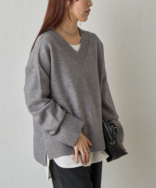 COLONY 2139（コロニートゥーワンスリーナイン）の「ゆるふわVネックニット（ニット/セーター・レディース・ブラック/サックスブルー/オフホワイト/グレー/ベージュ/バーガンディー/チャコールグレー/ピンク・FREE）」の15枚目の写真