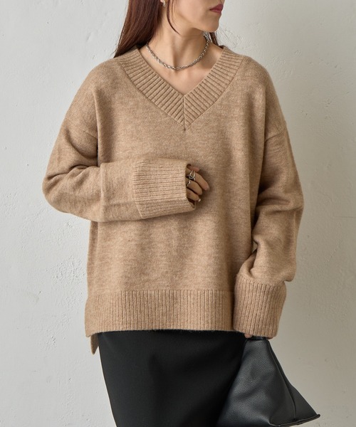 COLONY 2139（コロニートゥーワンスリーナイン）の「ゆるふわVネックニット（ニット/セーター・レディース・ブラック/サックスブルー/オフホワイト/グレー/ベージュ/バーガンディー/チャコールグレー/ピンク・FREE）」の20枚目の写真