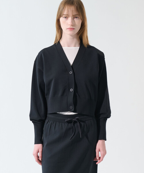 Bshop(ビショップ)の「NEUTRALWORKS | 〈別注〉 Vネックショートカーディガン WOMEN(カーディガン/ボレロ・レディース・ブラック/ダークネイビー・M)」の16枚目の写真
