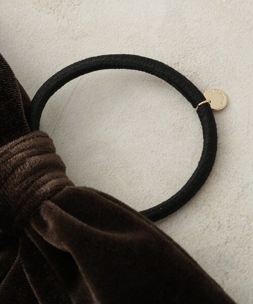 OPAQUE.CLIP（オペークドットクリップ）の「ベロアリボンポニー（その他ヘアアクセサリー・レディース・ブラック/ブラウン系その他・00）」の5枚目の写真