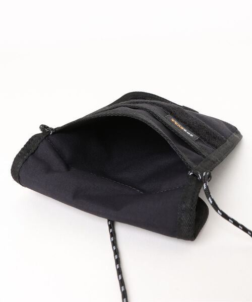 Gramicci(グラミチ)の「【RES】【GRAMICCI(グラミチ) 】CORDURA NECK POUCH(ショルダーバッグ・メンズ・ブラック/オリーブ・FREE)」の4枚目の写真