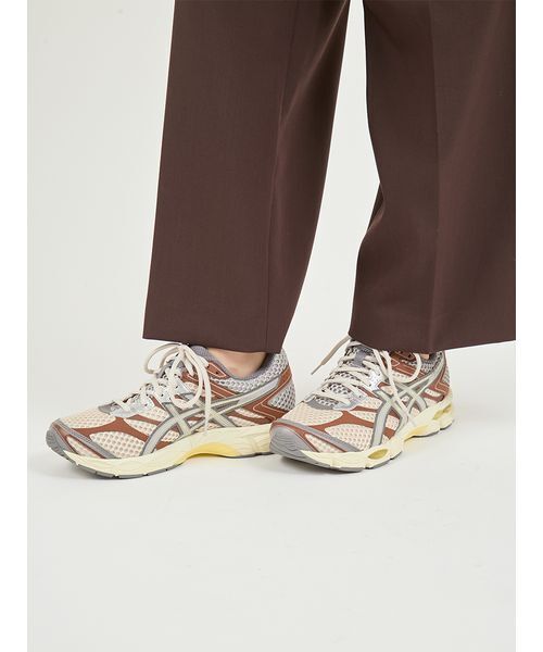 ASICS(アシックス)の「【ASICS for emmi】GEL-CUMULUS 16(スニーカー・レディース・ベージュ・22.5/23/23.5/24/24.5/25/26.5/27/27.5/25.5/26/28)」の2枚目の写真