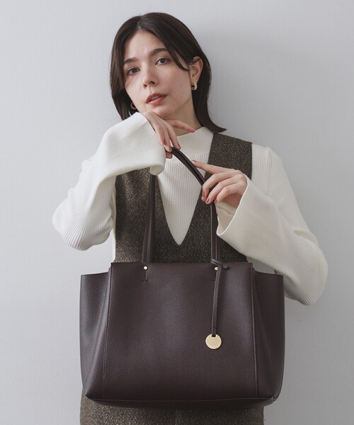 OPAQUE.CLIP(オペークドットクリップ)の「【人間工学/A4サイズ対応】シュリンクトートバッグ(トートバッグ・レディース・グレー/ブラック/ブラウン系その他・00)」の3枚目の写真