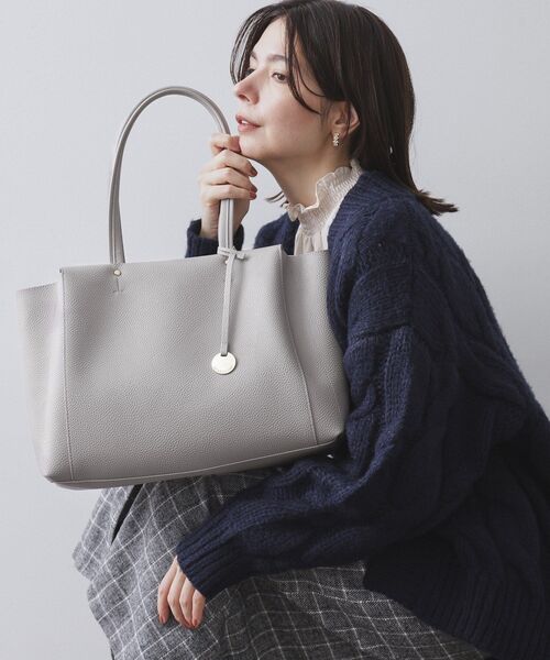 OPAQUE.CLIP(オペークドットクリップ)の「【人間工学/A4サイズ対応】シュリンクトートバッグ(トートバッグ・レディース・グレー/ブラック/ブラウン系その他・00)」の4枚目の写真