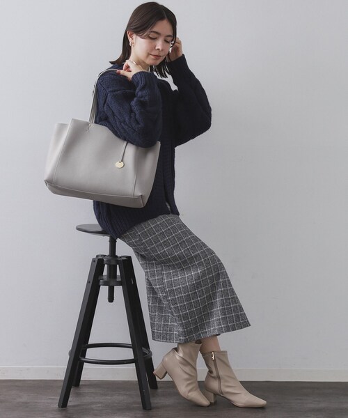 OPAQUE.CLIP(オペークドットクリップ)の「【人間工学/A4サイズ対応】シュリンクトートバッグ(トートバッグ・レディース・グレー/ブラック/ブラウン系その他・00)」の5枚目の写真