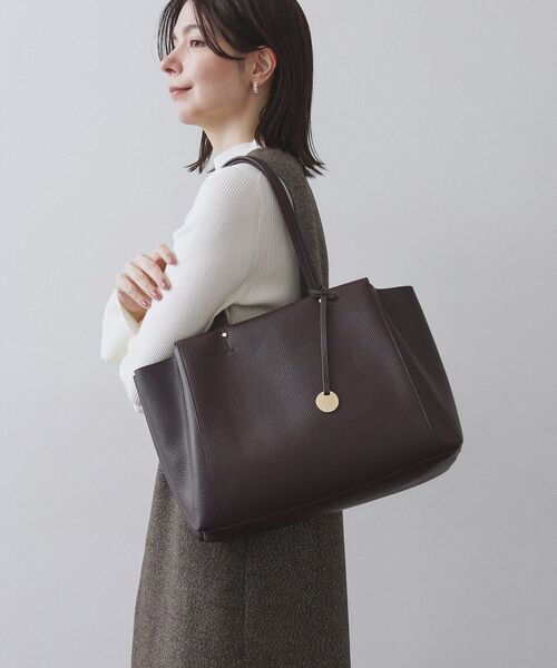 OPAQUE.CLIP(オペークドットクリップ)の「【人間工学/A4サイズ対応】シュリンクトートバッグ(トートバッグ・レディース・グレー/ブラック/ブラウン系その他・00)」の8枚目の写真