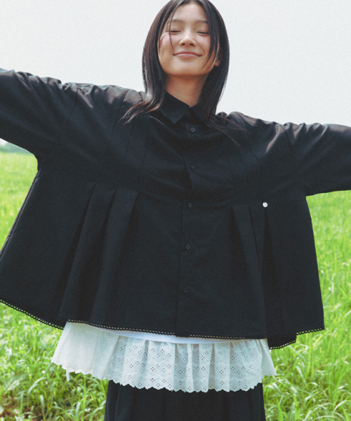 RONRON（ロンロン）の「PANDENT TORCHON LACE PLEATS SHIRT BLACK（シャツ/ブラウス・レディース・その他・FREE）」の2枚目の写真