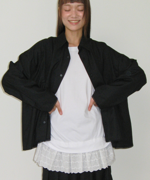 RONRON（ロンロン）の「PANDENT TORCHON LACE PLEATS SHIRT BLACK（シャツ/ブラウス・レディース・その他・FREE）」の3枚目の写真