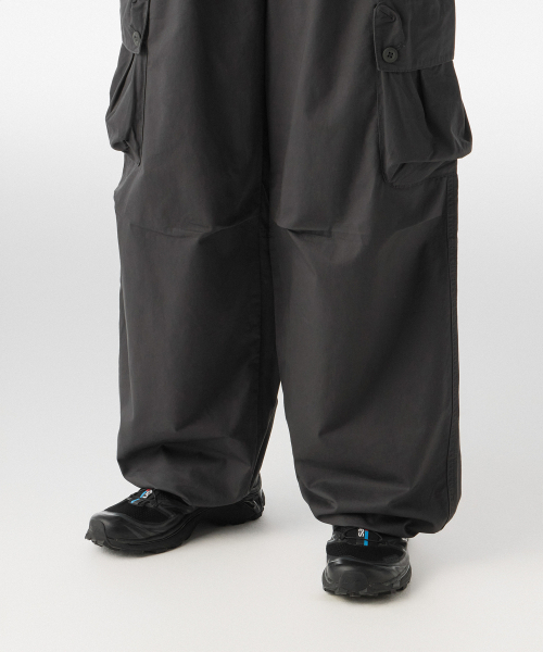 MUSINSA STANDARD WOMAN（ムシンサスタンダードウーマン）の「ウィメンズコットンパラシュートカーゴパンツ[ダークグレー]（スウェットパンツ・レディース・その他・30/24/26/28/22）」の3枚目の写真